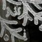 Откуда и почему на оконных стеклах зимой появляются узоры